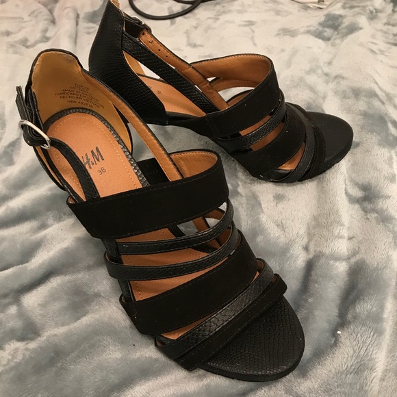 H&M Heels - Picture 3 of 4
